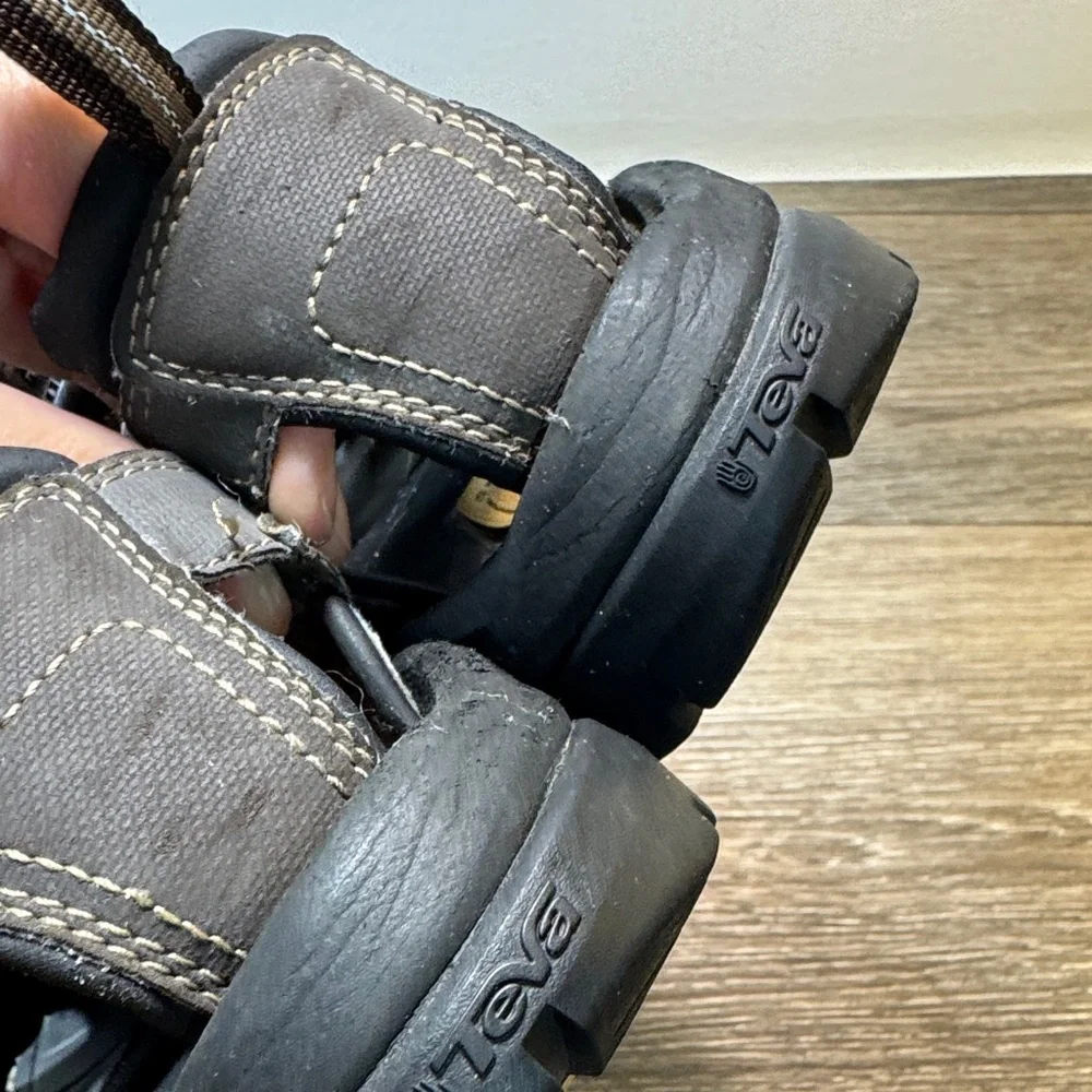 Teva men’s Sandals size 8 (s99)